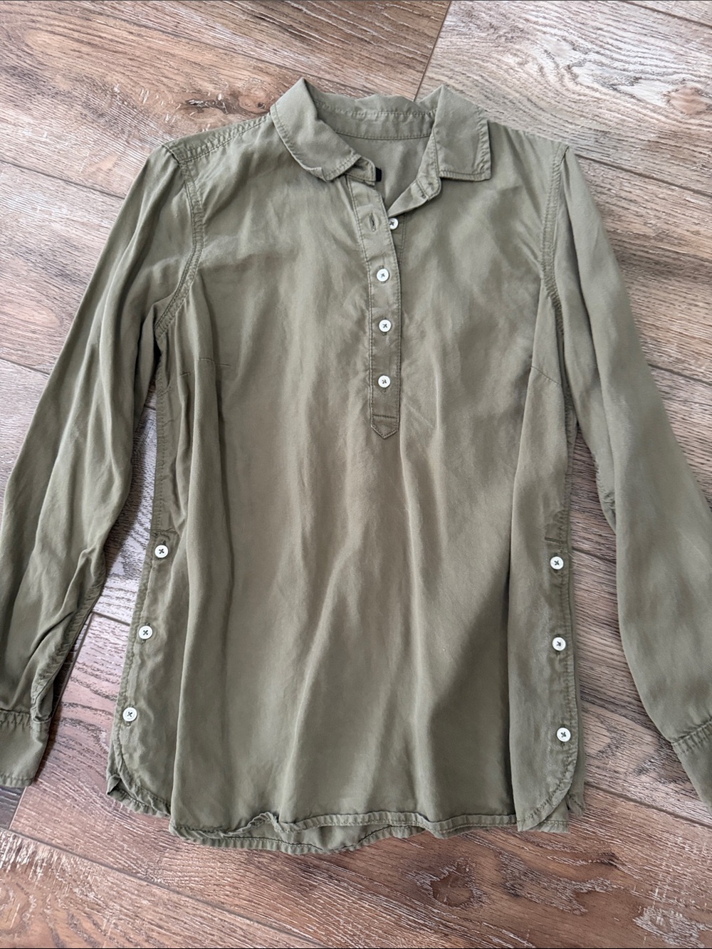 ❣️5/$25❣️Talbots Olive Green Button-Front Long Sleeve Tunic SP